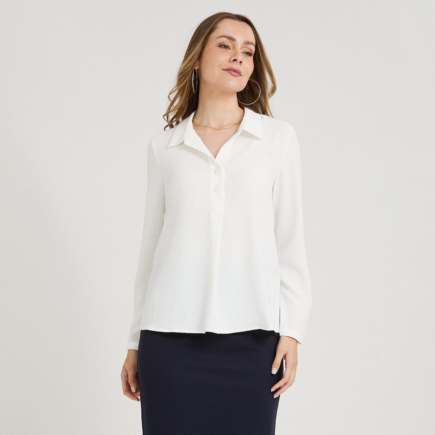 Blusa Manga Roll Up con Botones en Escote Crudo